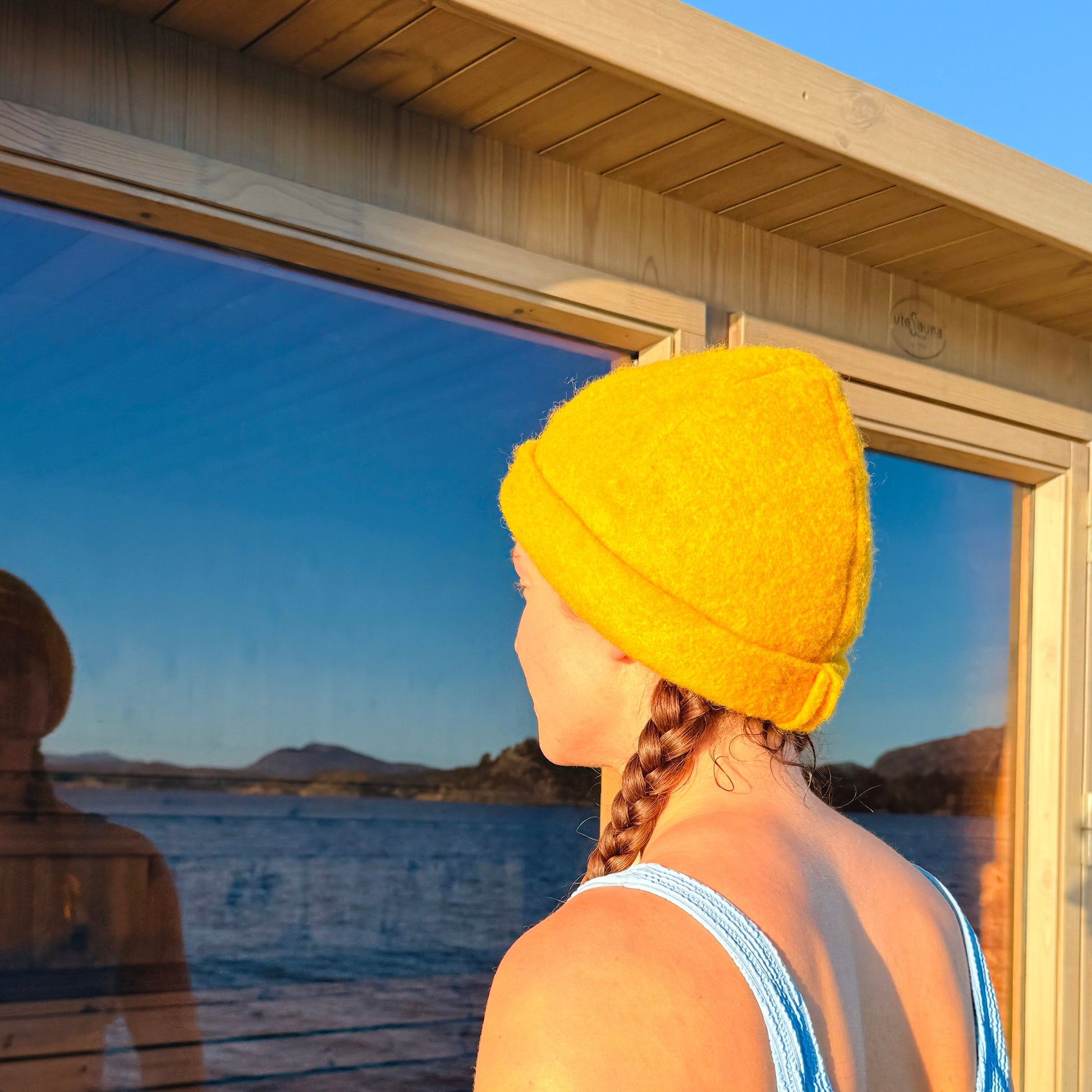 Utsira sauna hat in ochre wool without a loop being worn